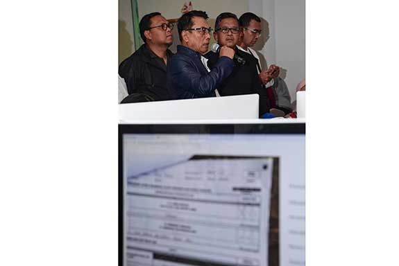 War Room merupakan pusat penghitungan suara riil Pemilu serentak 2019 yang dilakukan TKN berdasarkan hasil foto Formulir C1
