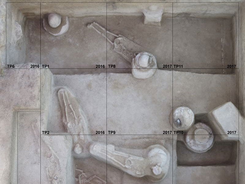 Rangka dan Tempayan di Situs Lambanapu, Sumba Timur, Nusa Tenggara Timur, NTT 