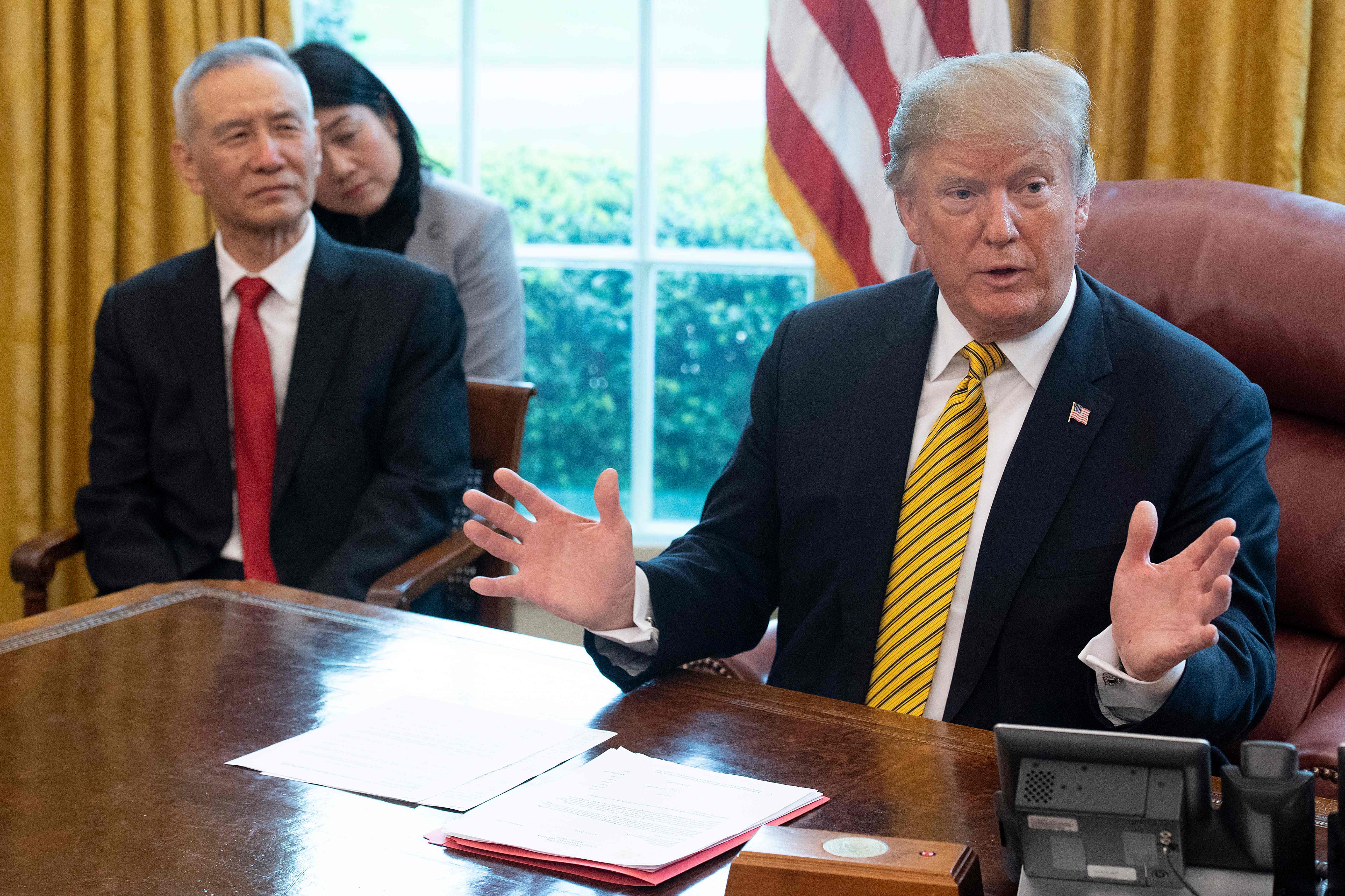 Presiden Donald Trump (kanan) dan Wakil Perdana Menteri Liu He (kiri).