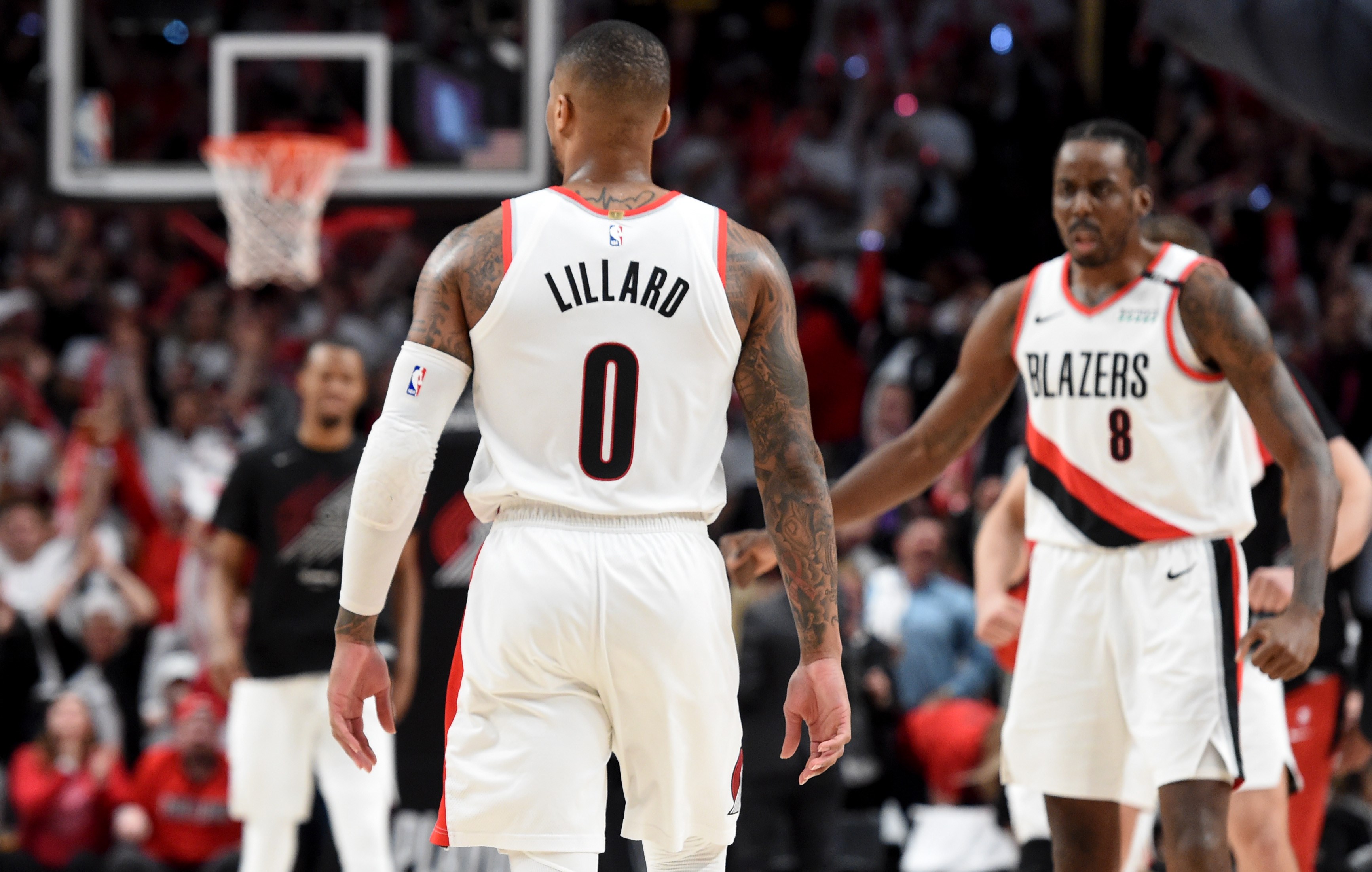 Damian Lillard # 0 dari Portland Trail Blazers dan  Al-Farouq Aminu # 8