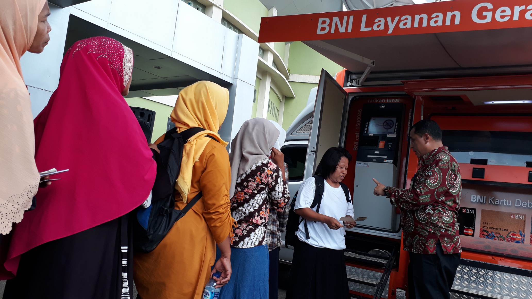 Pemerintah dalam hal ini Kementrian Sosial menyalurkan bantuan PKH