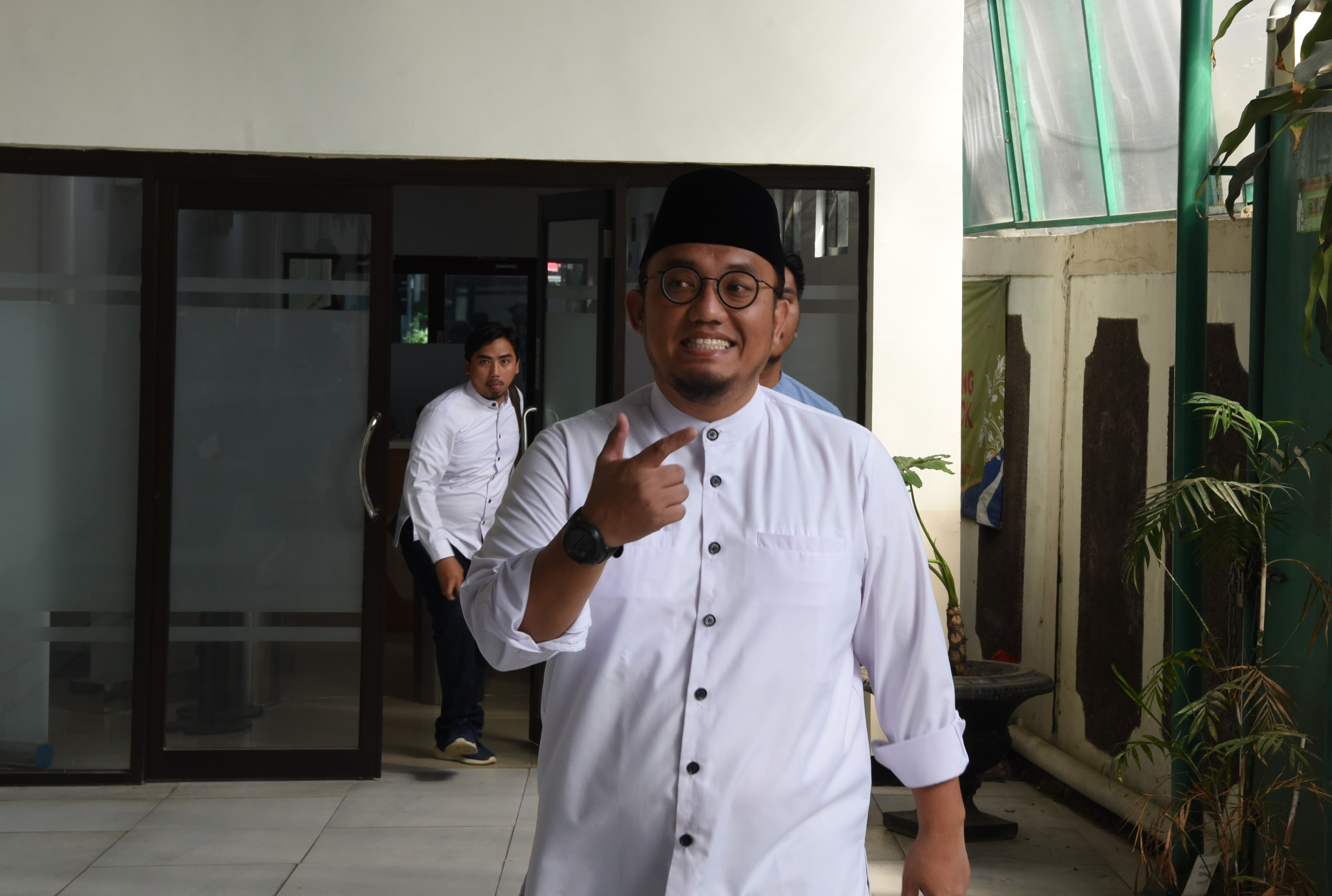 Koordinator Juru Bicara Badan Pemenangan Nasional (BPN) Prabowo-Sandiaga, Dahnil Anzar, saat tiba di PN Jakarta Selatan, Kamis (11/4)