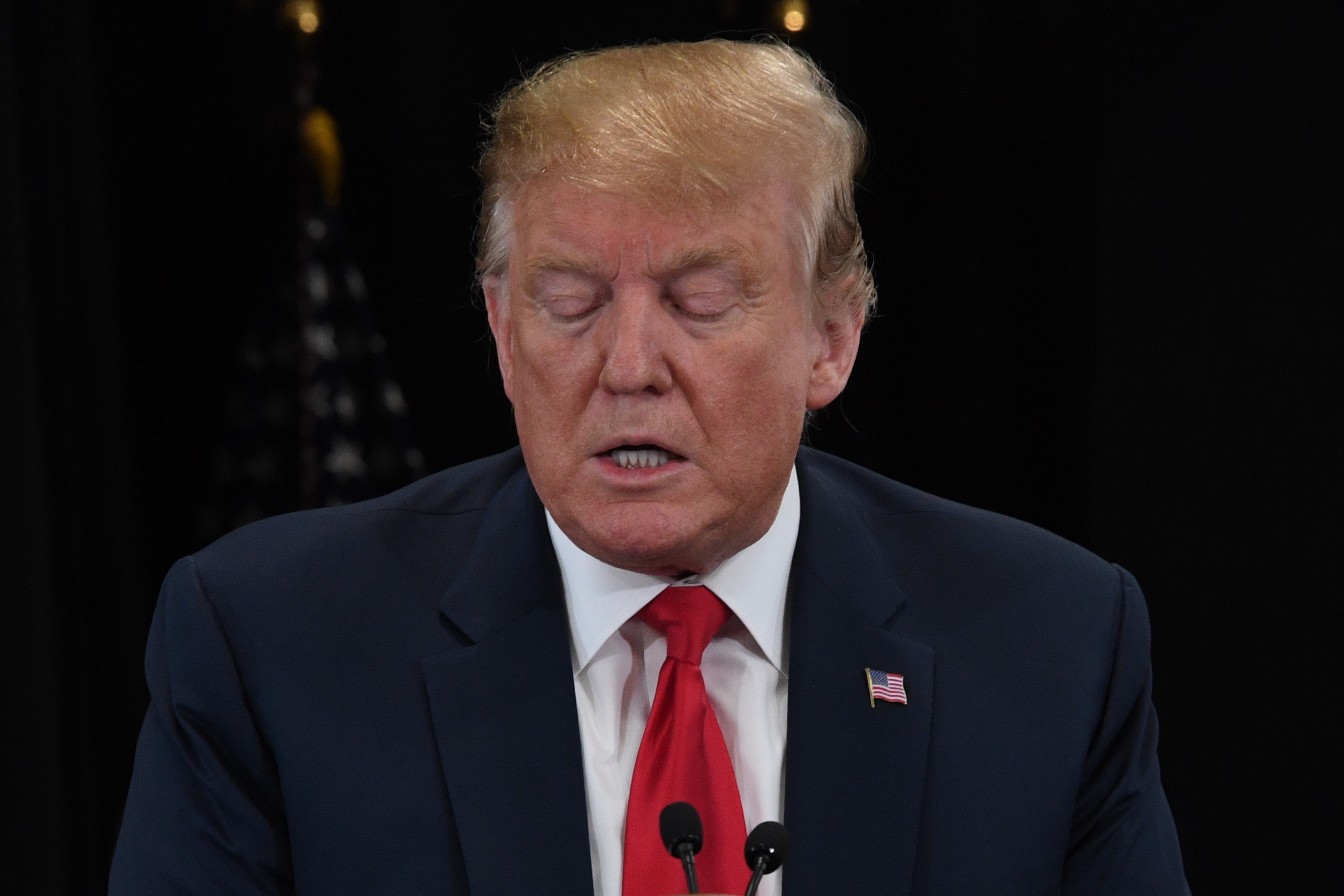  Follower Turun, Trump Protes ke CEO Twitter