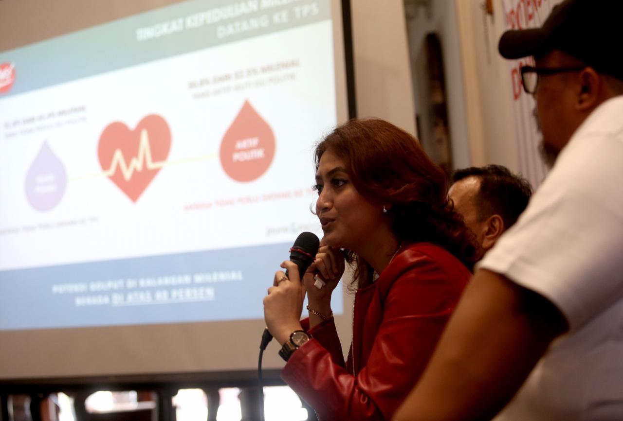 CEO Jeune & Raccord Monica JR saat menyampaikan gerakan 'Ayo Memilih' di Jakarta, Kamis (4/4).