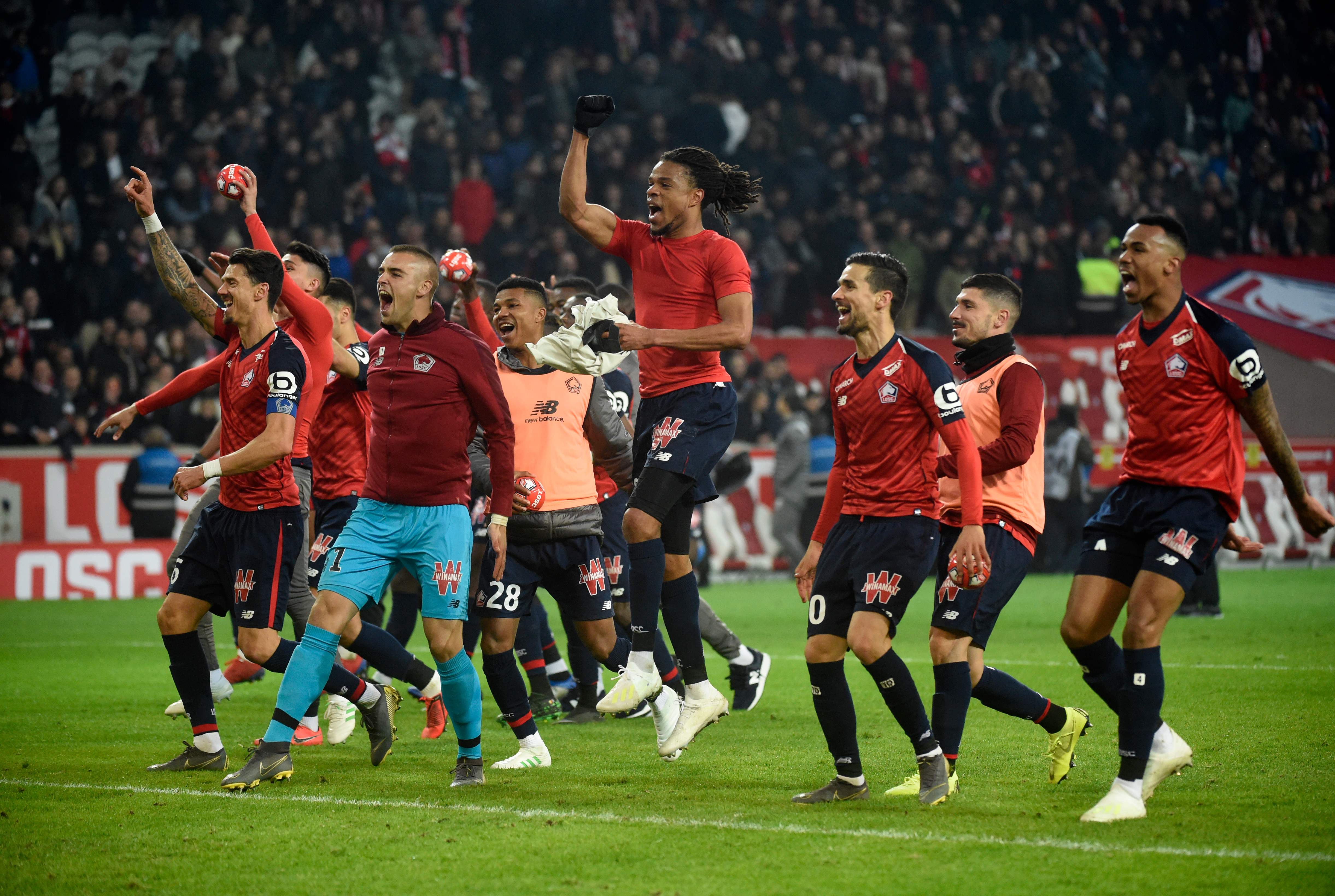 Para pemain Lille merayakan kemenangan atas PSG