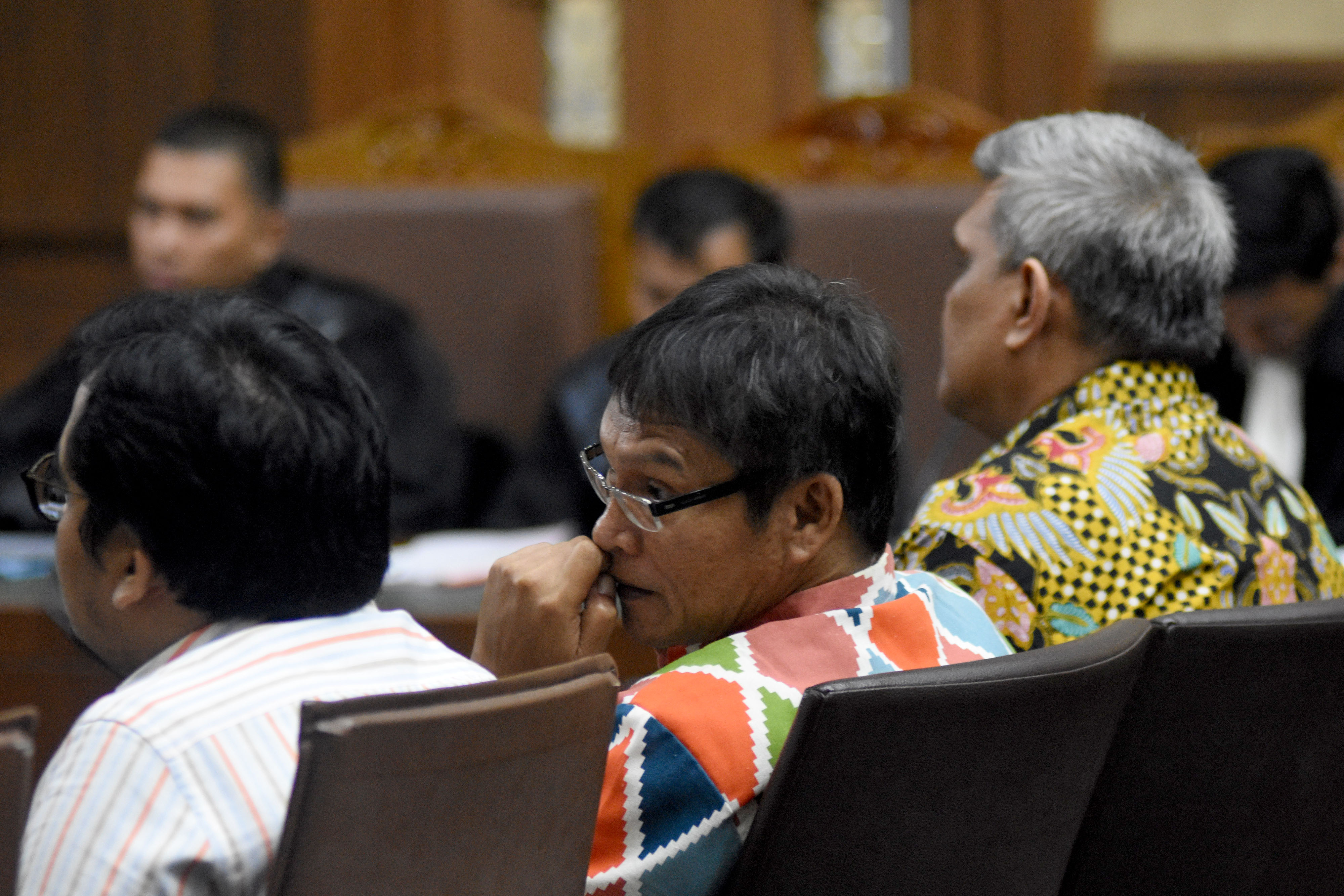 Martin P. Silitonga (tengah), Muhammad Ramadhan (kanan) dan Arif Fitrawan (kiri) 