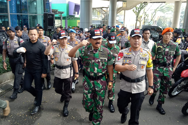 Kapolri dan Panglima TNI Tinjau Gelar Pasukan Kesiapan Pengamanan Pemilu