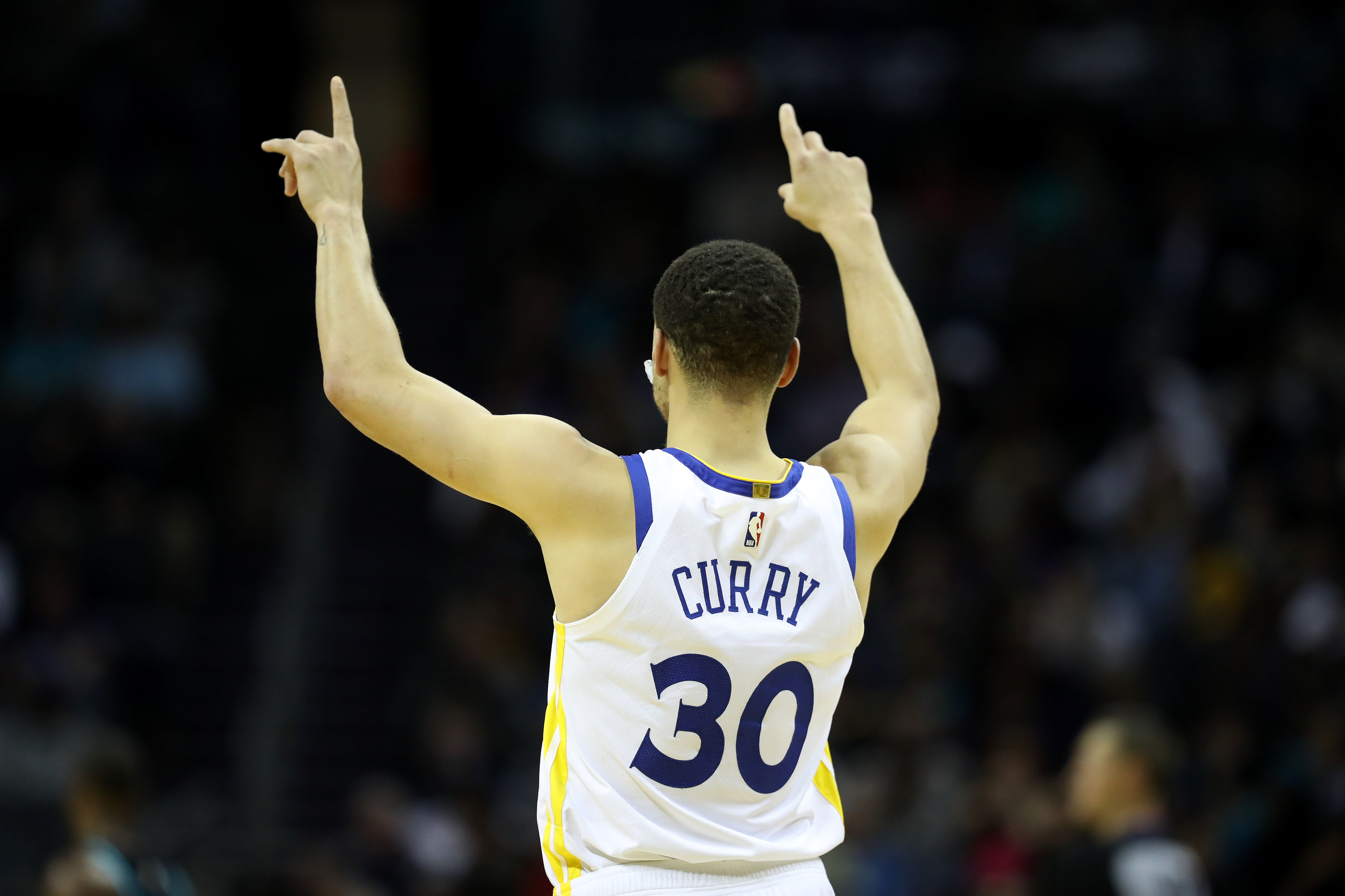 Stephen Curry mencetak 25 poin saat Warriors mengalahkan Hornets