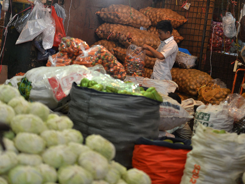 Pemerintah optimis stok pangan aman dan harga terkendali selama Ramadan hingga Lebaran mendatang.