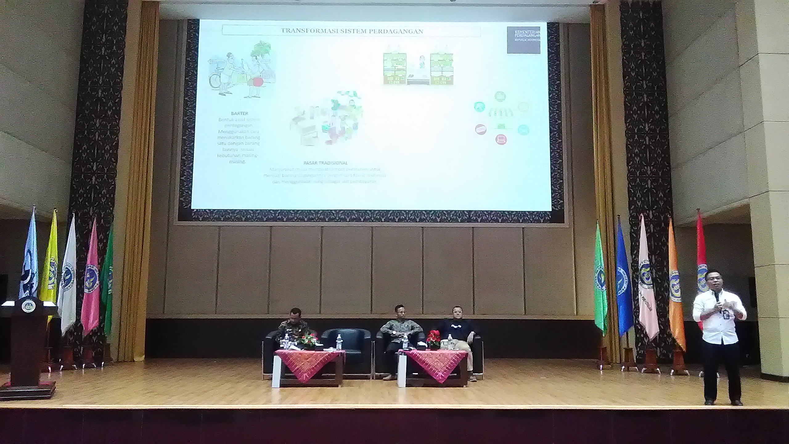 Diskusi bertajuk Membangkitkan Semangat Kewirausahawan Generasi Milenial Melalui Pemanfaatan E-Commerce di Era Digital 4.0 di Palembang