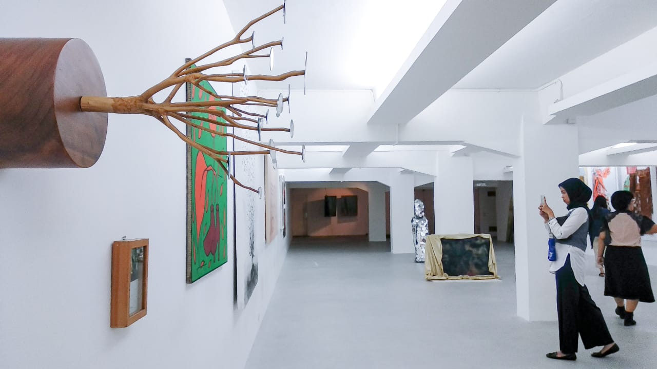 Bongkar Gudang Rubanah Underground Hub, Menteng, Jakarta Pusat memajang karya bertema identitas tubuh hingga Sabtu (20/4).