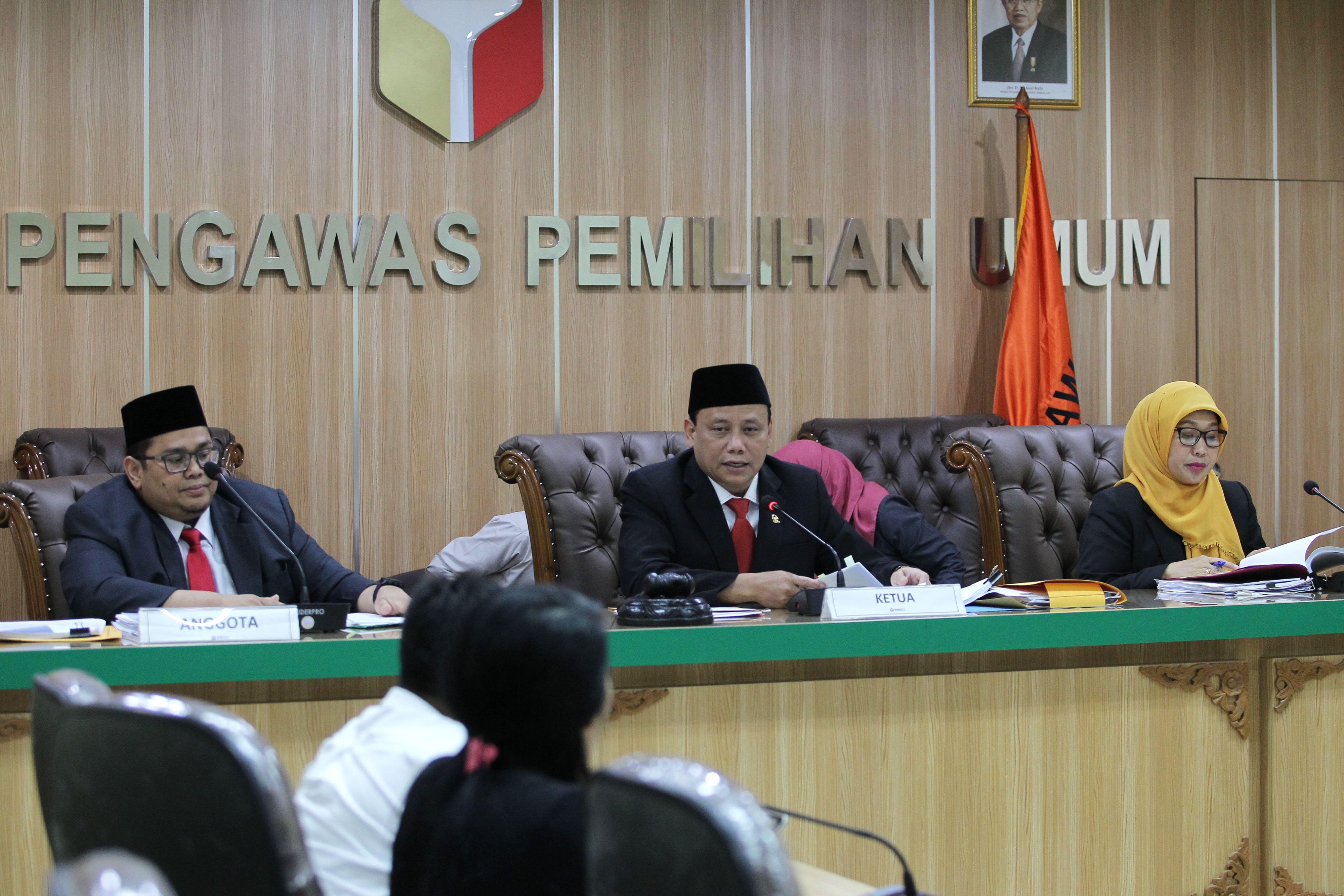 Suasana persidangan di Bawaslu terkait Situng KPU