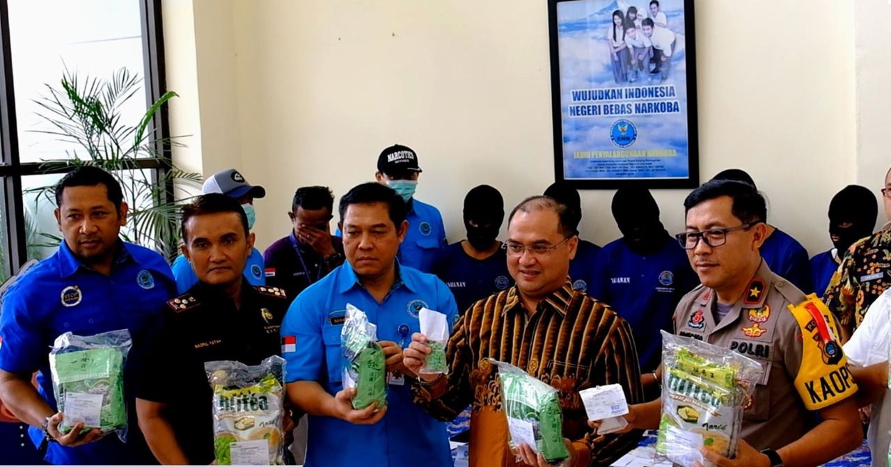 Konferensi pers penindakan narkotika pada Jumat (17/5).