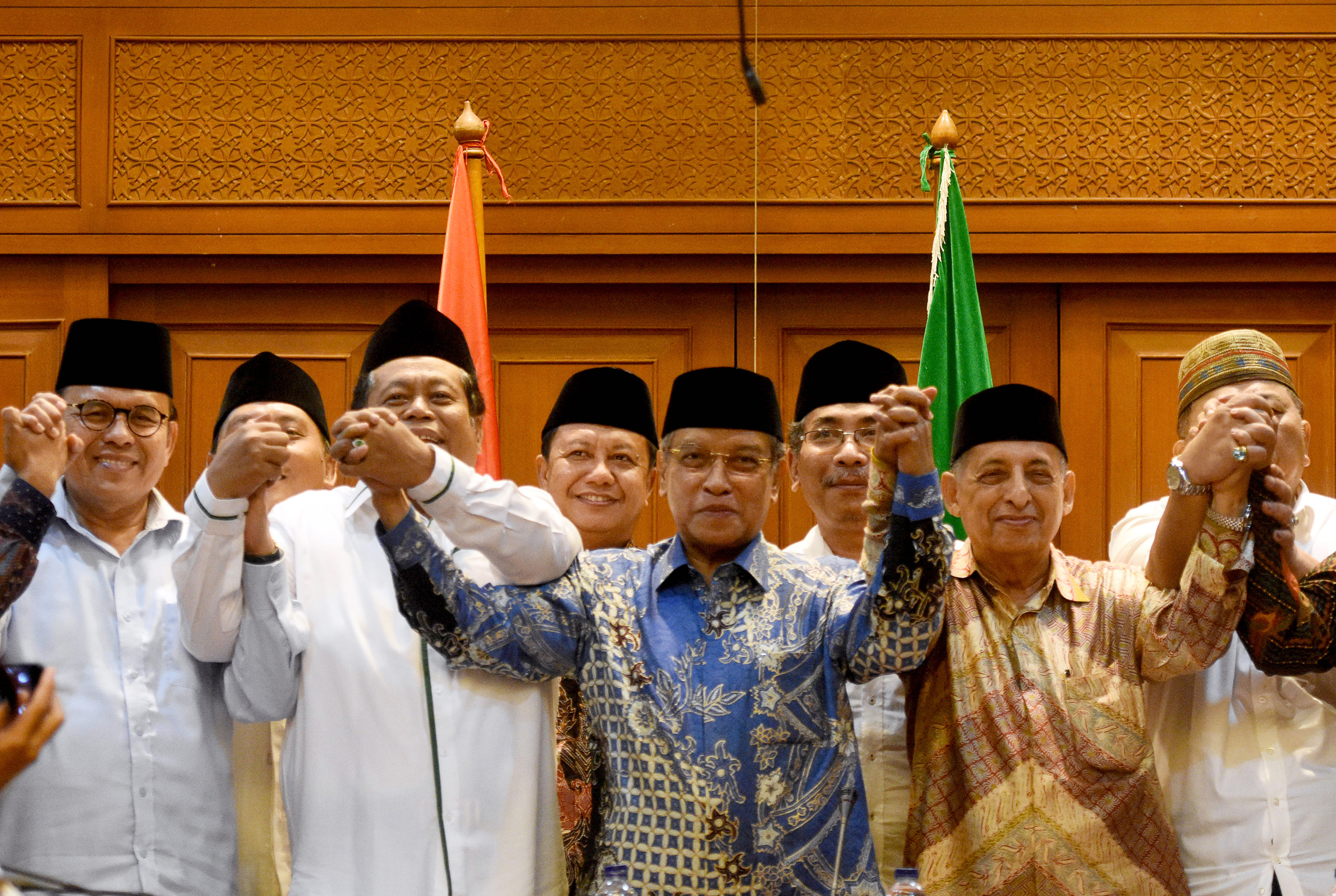 Ketua Umum PBNU KH Said Aqil Siroj (tengah) bersama sejumlah perwakilan ormas Islam 