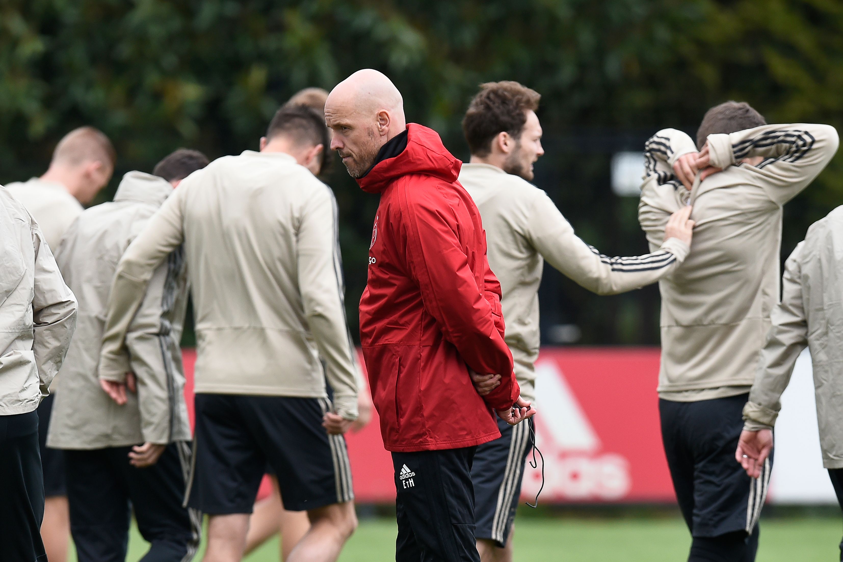Pelatih Ajax asal Belanda Erik Ten Hag ambil bagian dalam sesi latihan pada 7 Mei