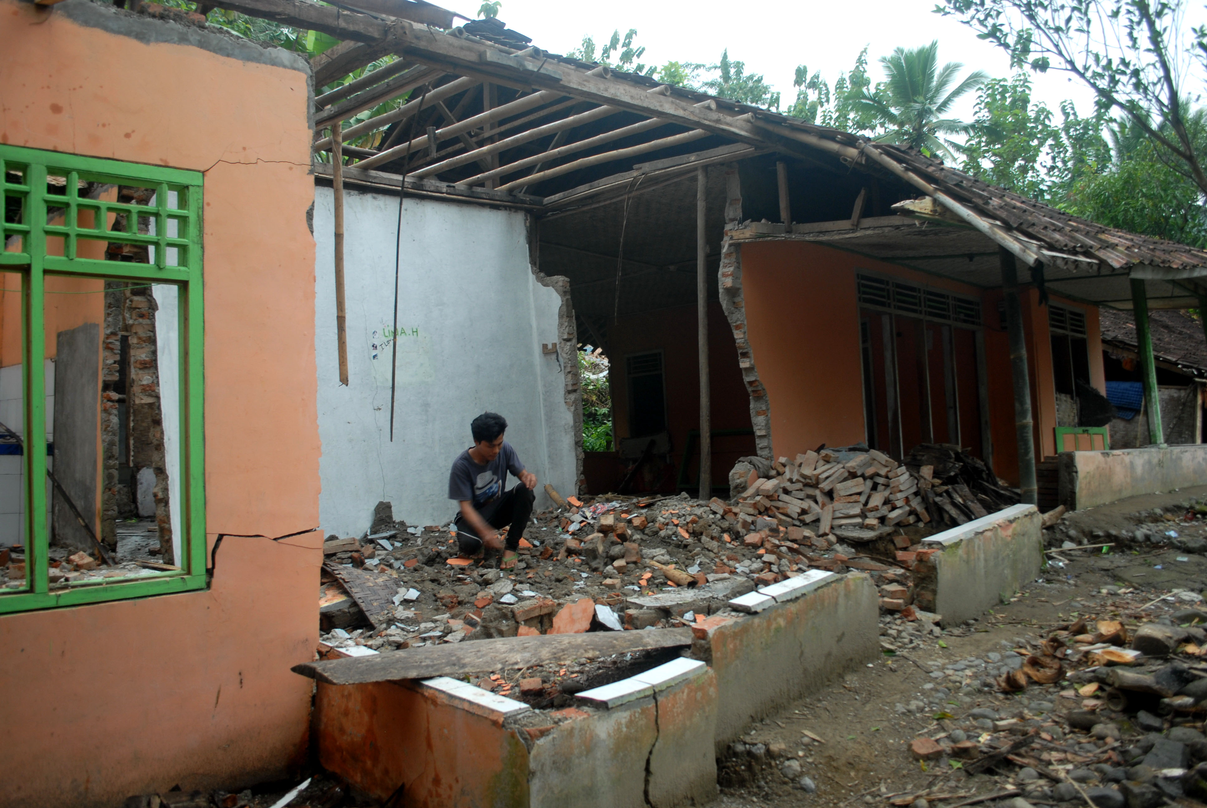 Pergerakan tanah di Sukabumi, Jawa Barat.