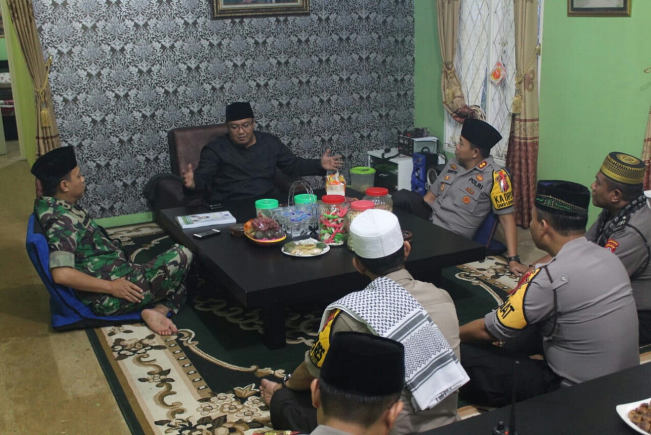Jajaran Polres Sukabumi Kota bersafari selama Ramadan di ponpes-ponpes untuk menjaga stabilitas keamanan.