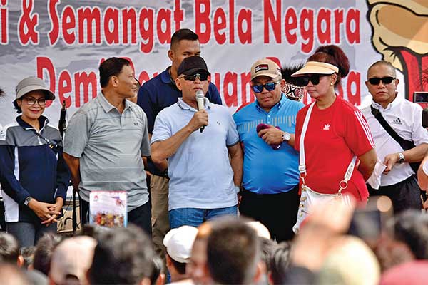 SOSIALISASI PERSATUAN BANGSA: Menteri Pertahanan Ryamizard Ryacudu berpidato dalam acara Panggung Gembira Ramadan 1440 Hijriah Kementerian P