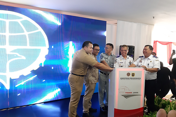Peluncuran bus AKAP Trans Jawa Rute Jakarta - Surabaya