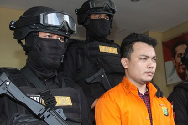 , Haris Simamora atau HS