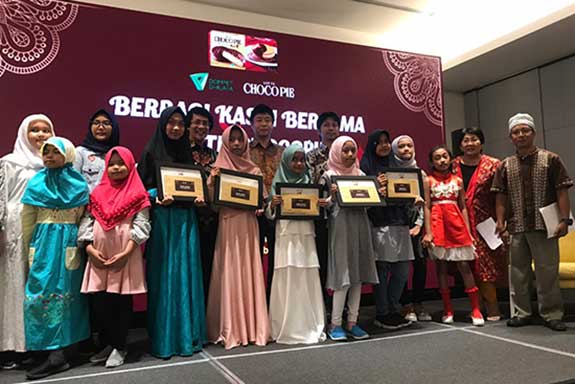 Berbagi Kasih Bersama Lotte Choco Pie' dengan mengunjungi sekolah-sekolah dasar di Jabodetabek