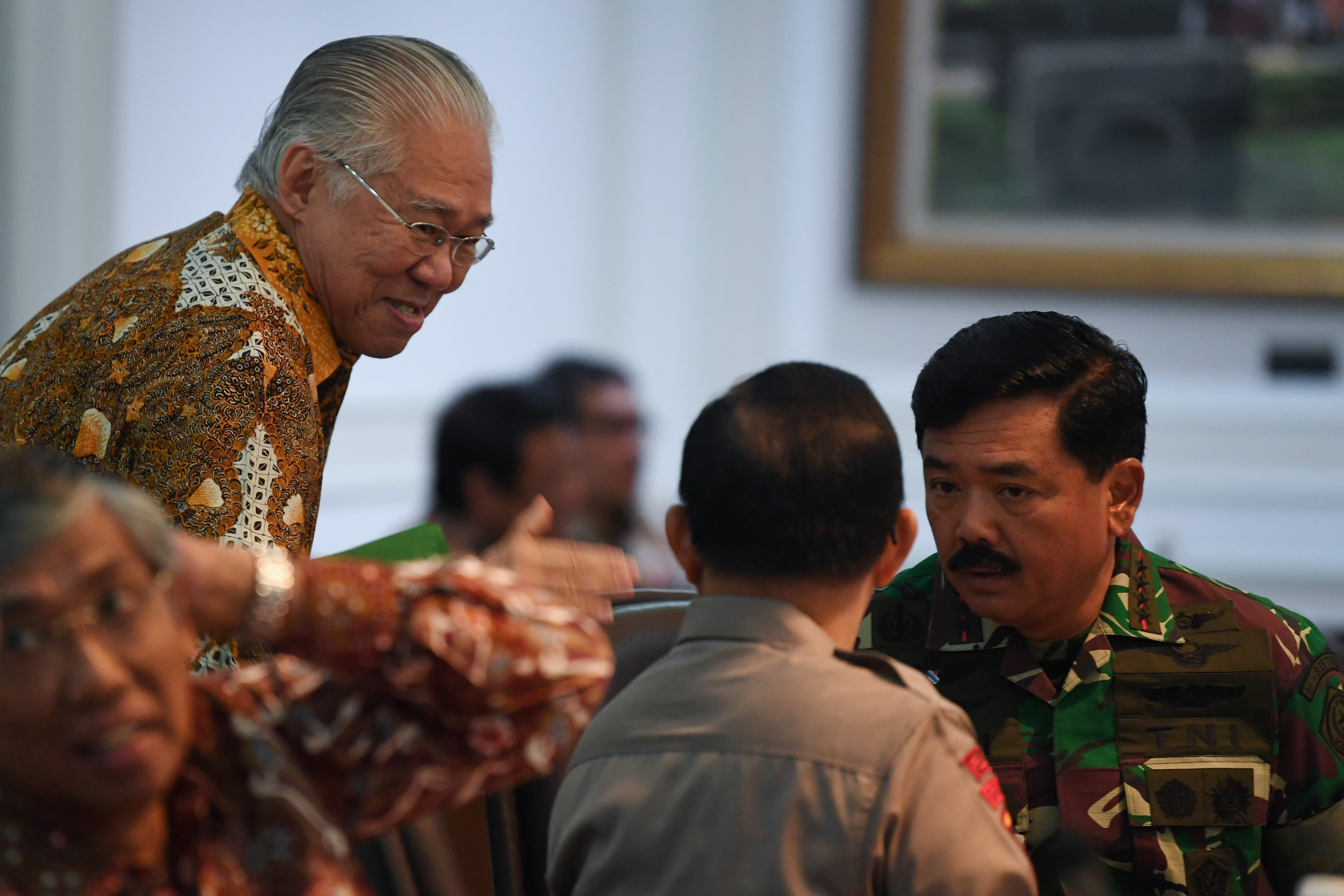 Menteri Perdagangan Enggartiasto Lukita dan sejumlah anggota kabinet menjelang Ratas Lebaran, Jumat (3/5).