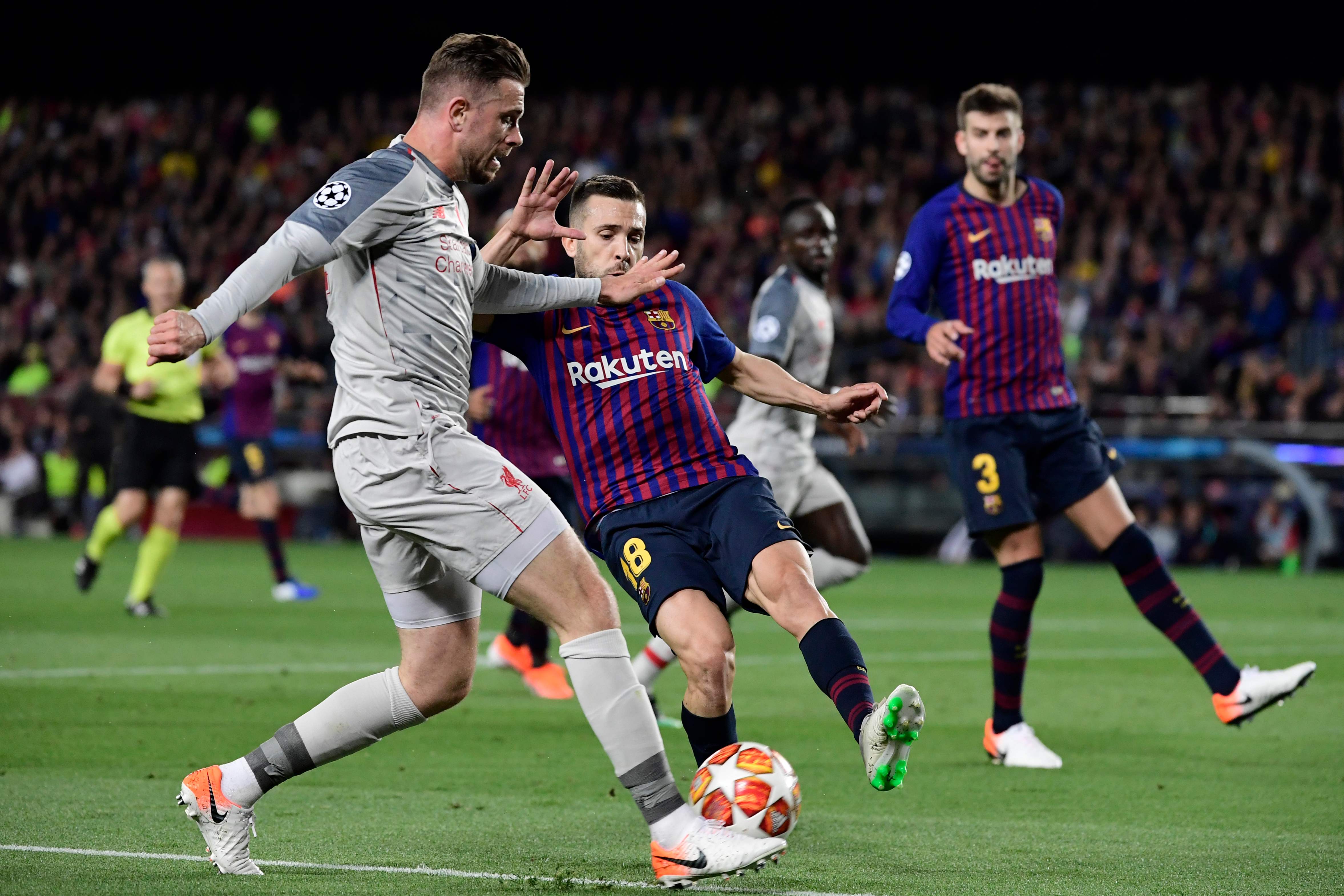 Laga leg pertama antara Barcelona dan Liverpool di Camp Nou
