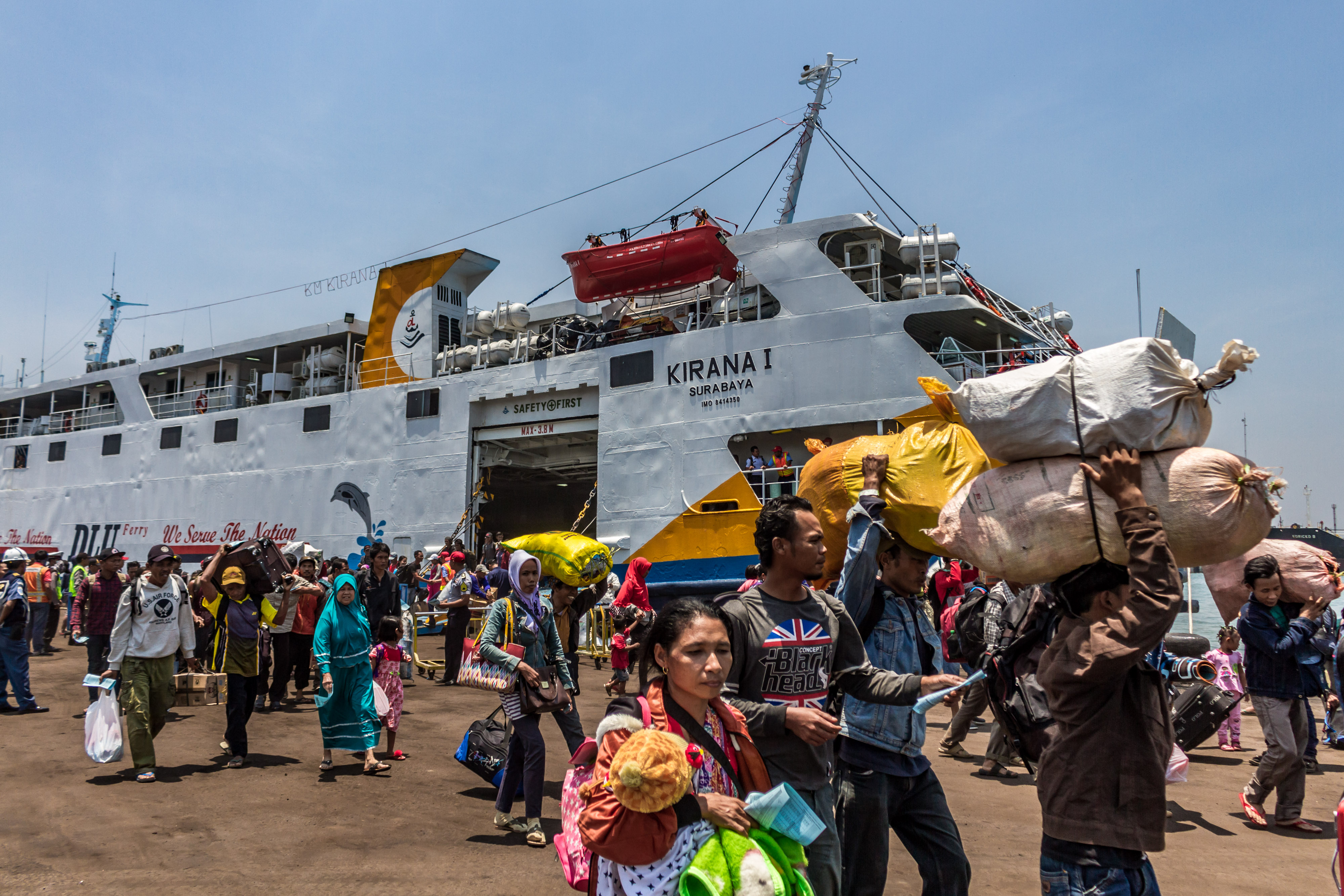 Pelabuhan Tanjung Emas Semarang, Jawa Tengah menyiapkan 14 kapal untuk mengangkut pemudik ke berbagai daerah. 