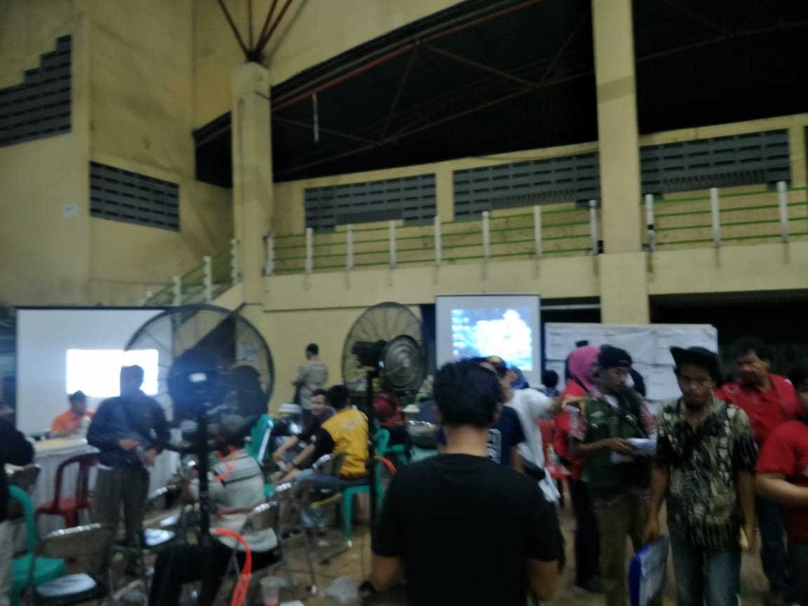 Suasana rekapitulasi suara di Kecamatan Babelan dan Tambun Selatan, Kabupaten Bekasi, Jawa Barat, memanas. 