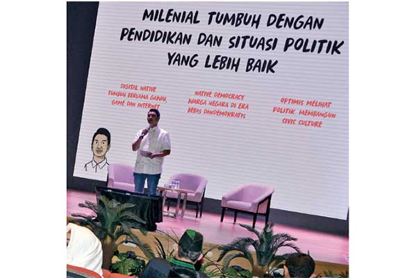 Aktivis milenial, Arief Rosid,memaparkan materimisi visi milenialmengawal pembangunan sumber dayamanusia pada acaraMillenial Melangkah Maju 