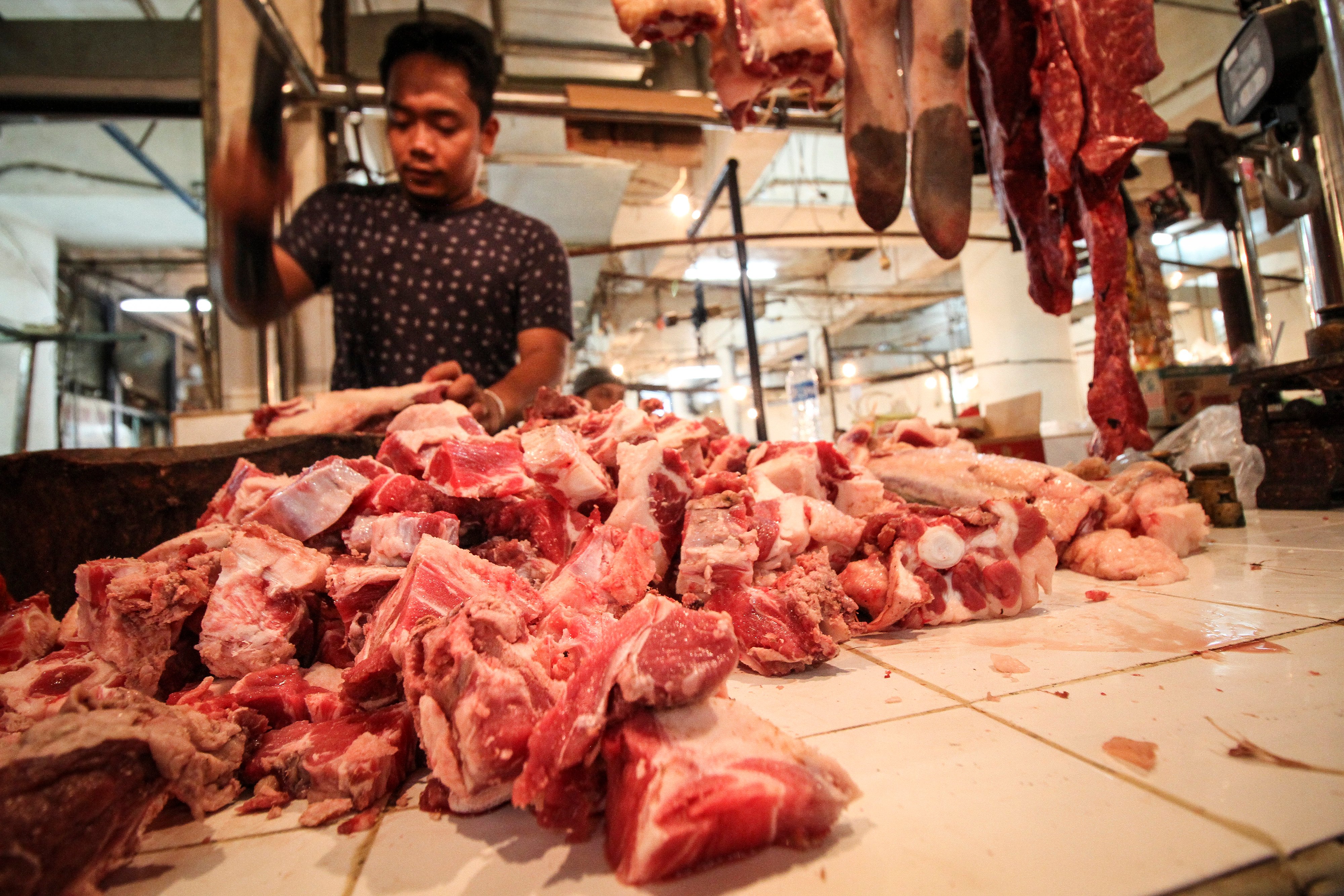 Stok daging sapi beku di gudang Bulog Bengkulu aman sampai Lebaran 1440 H. 