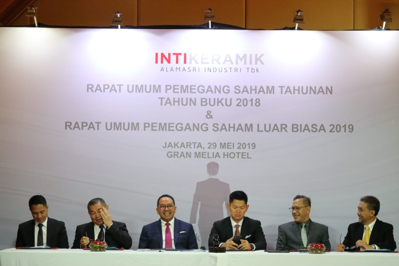 Direksi Essenza saat Rapat Umum Pemegang Saham 