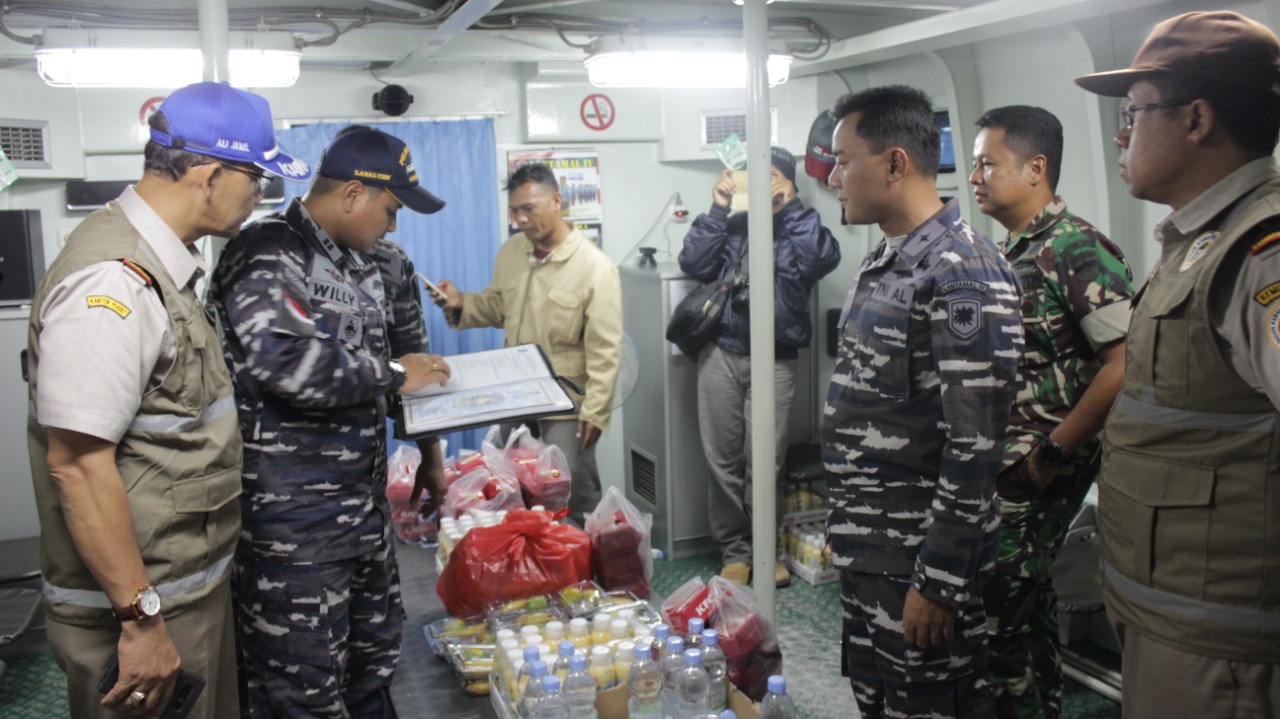 Badan Karantina Pertanian Kementan bersama Pangkalan Utama TNI AL IV Tanjung Balai Karimun berpatroli laut di sepanjang perairan Karimun.