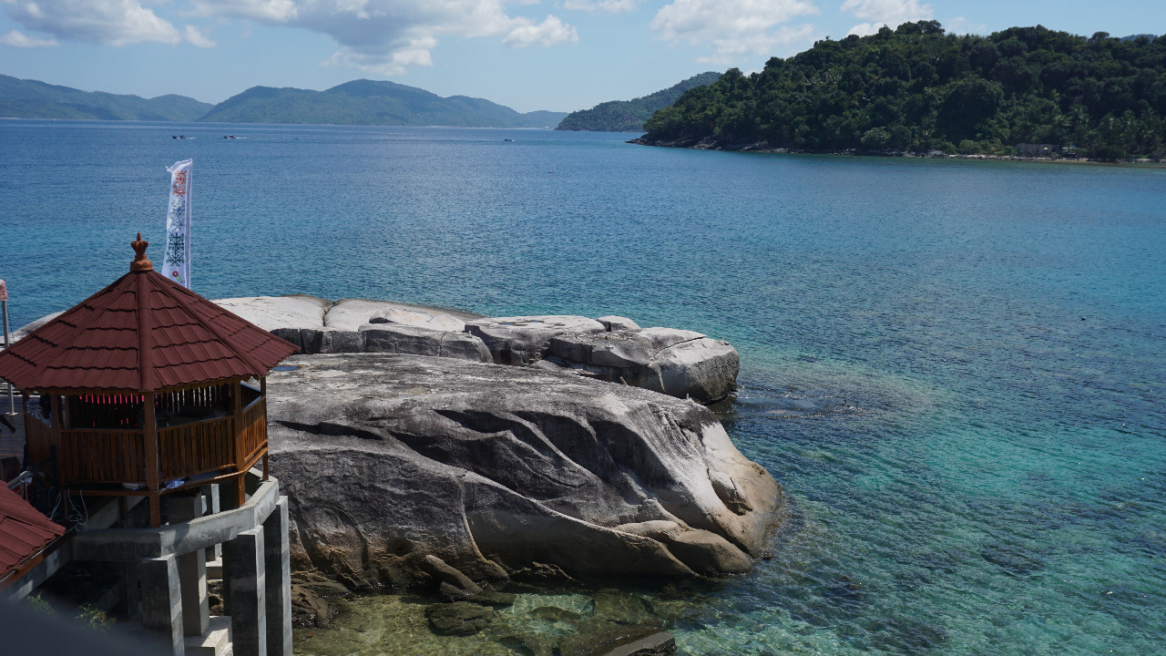 Panorama Batu Lepe, ikon pariwisata yang baru diresmikan di Kepulauan Anambas, Kepri. 