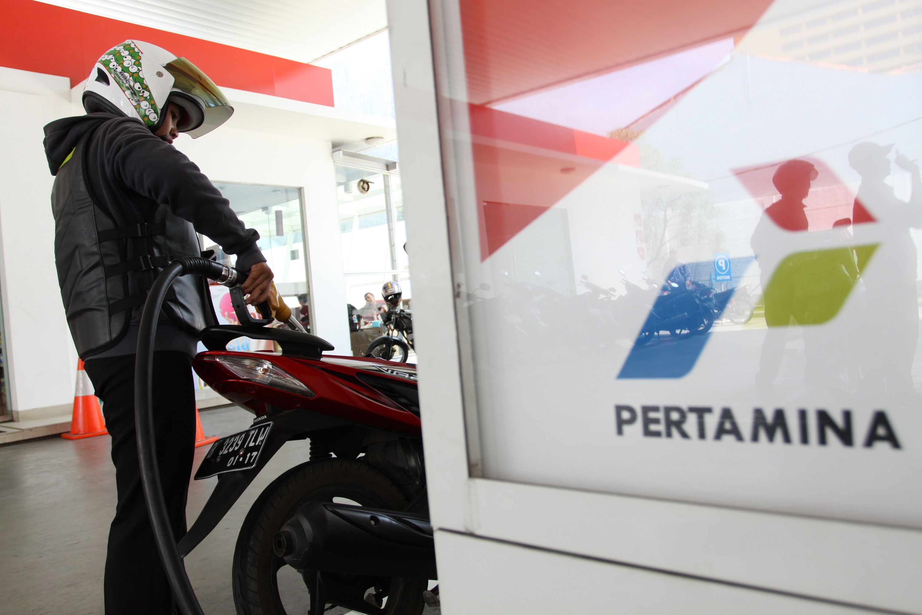 Pertamina masih menyelidiki kepergian  Direktur Pemasaran PT Pertamina Trans Kontinental, Wedi Kamaludin ke Brunei Darussalam. 