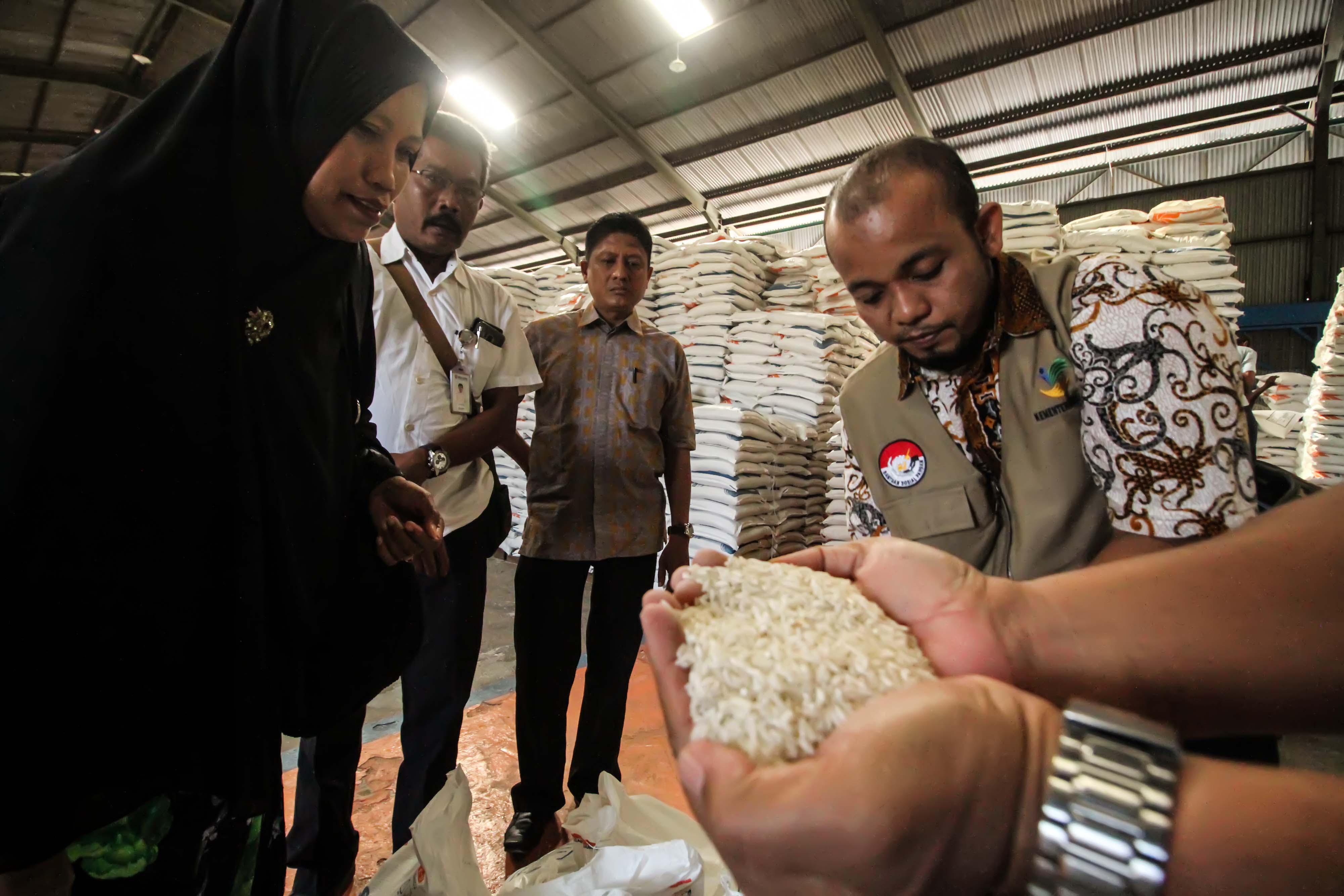 Dalam sebulan ini Pemkab Klaten menyalurkan dua kali bantuan pangan nontunai.