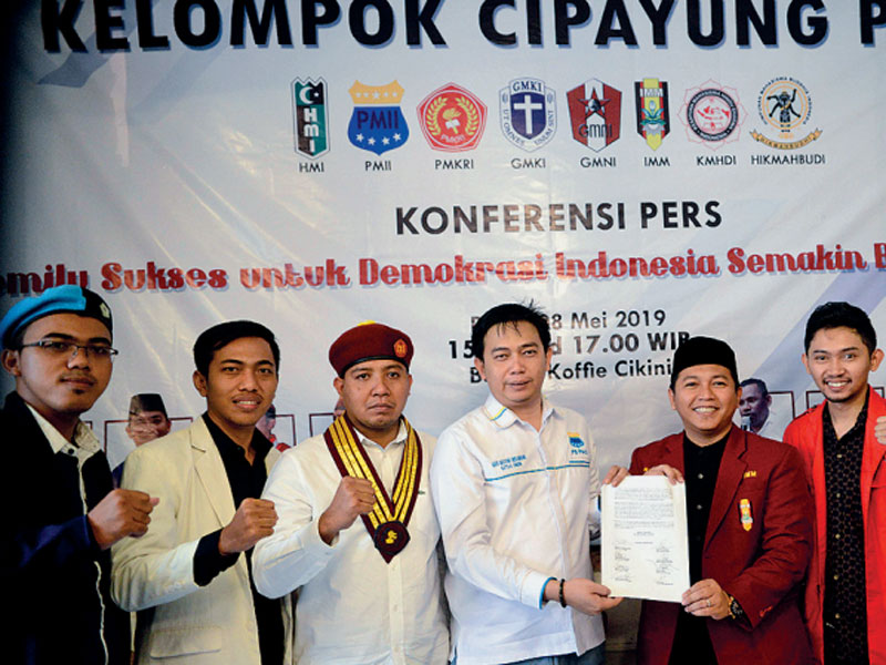 Ketua Umum PMII Agus Mulyono Herlambang bersama Ketua Presidium Kelompok Cipayung Plus lainnya menyikapi kondisi politik pascapemilu
