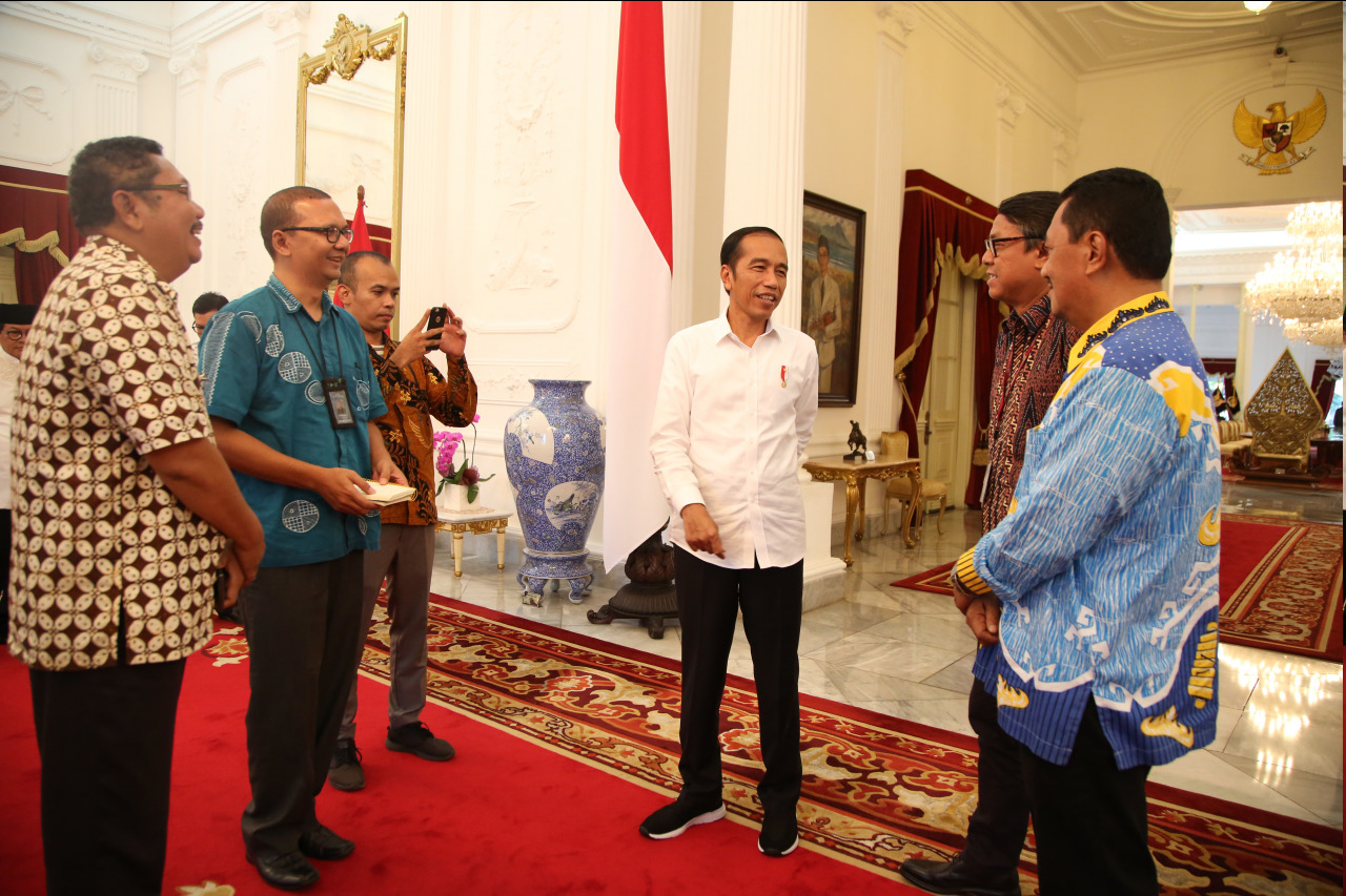 Presiden Joko Widodo menerima redaksi Media Indonesia yang dipimpin oleh Plt Pemred Harian Media Indonesia Gaudensius Suhardi, Jumat (24/5).