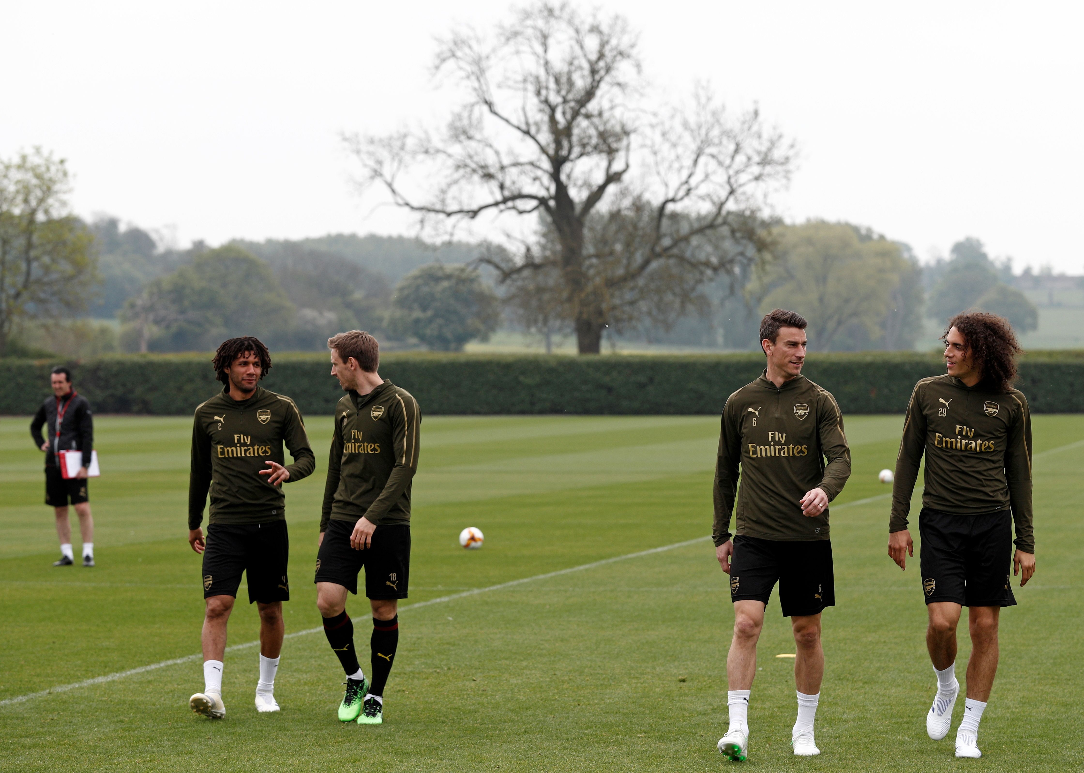 Sejumlah pemain arsenal melakukan latihan di pusat latihan Colney milik Arsenal untuk menghadapi pertandingan leg pertama liga eropa.