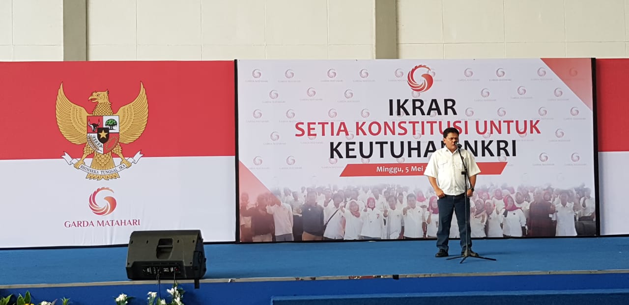 Tokoh Muhammadiyah Azrul Tanjung berbicara dalam ikrar setia konstitusi untuk keutuhan NKRI, di Jakarta, Minggu (5/5).