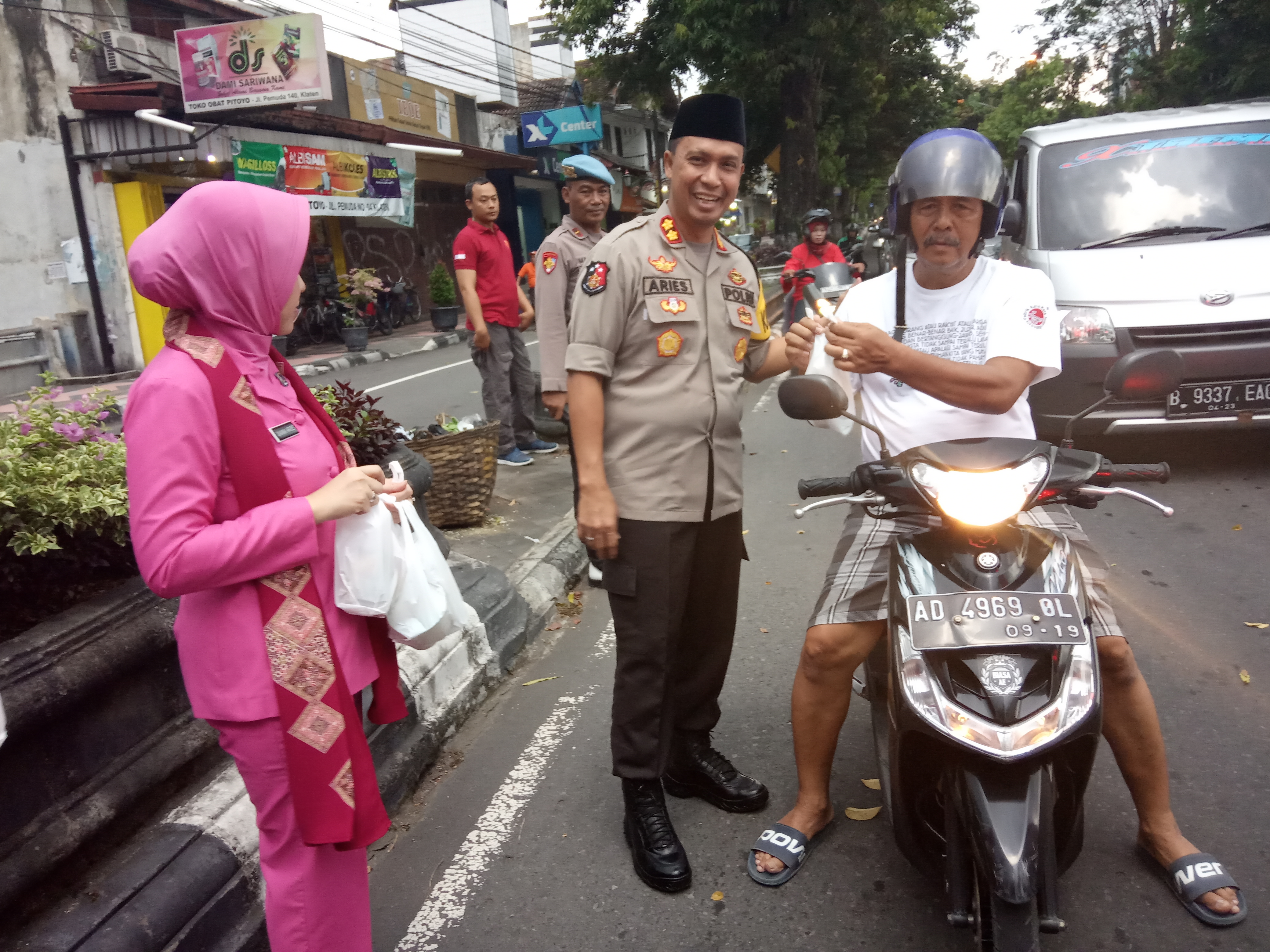 Kapolres Klaten AKB Aries Andhi mengimbau masyarakat tetap menjaga keamanan dan perdamaian. 