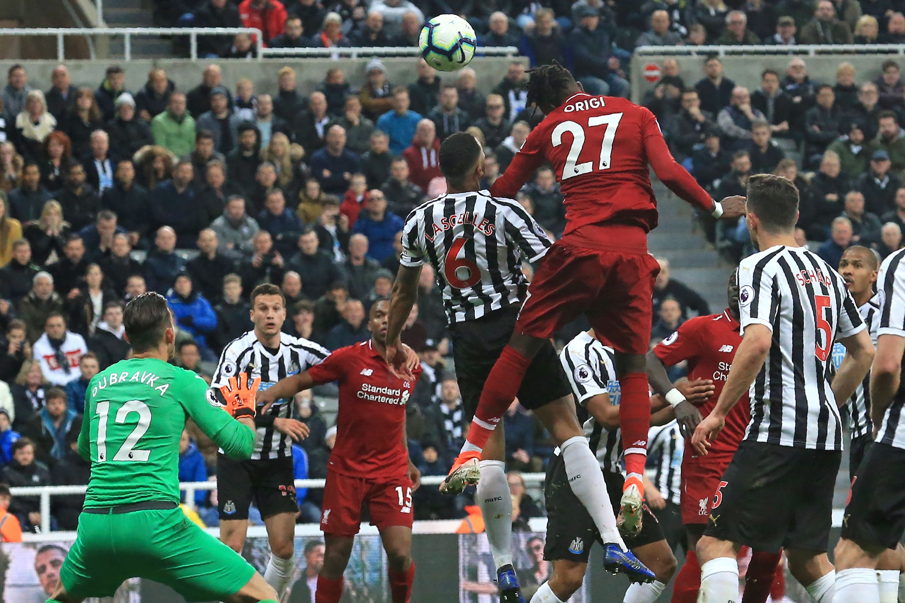 Divock Origi mencetak gol ketiga Liverpool ke gawang Newcastle United
