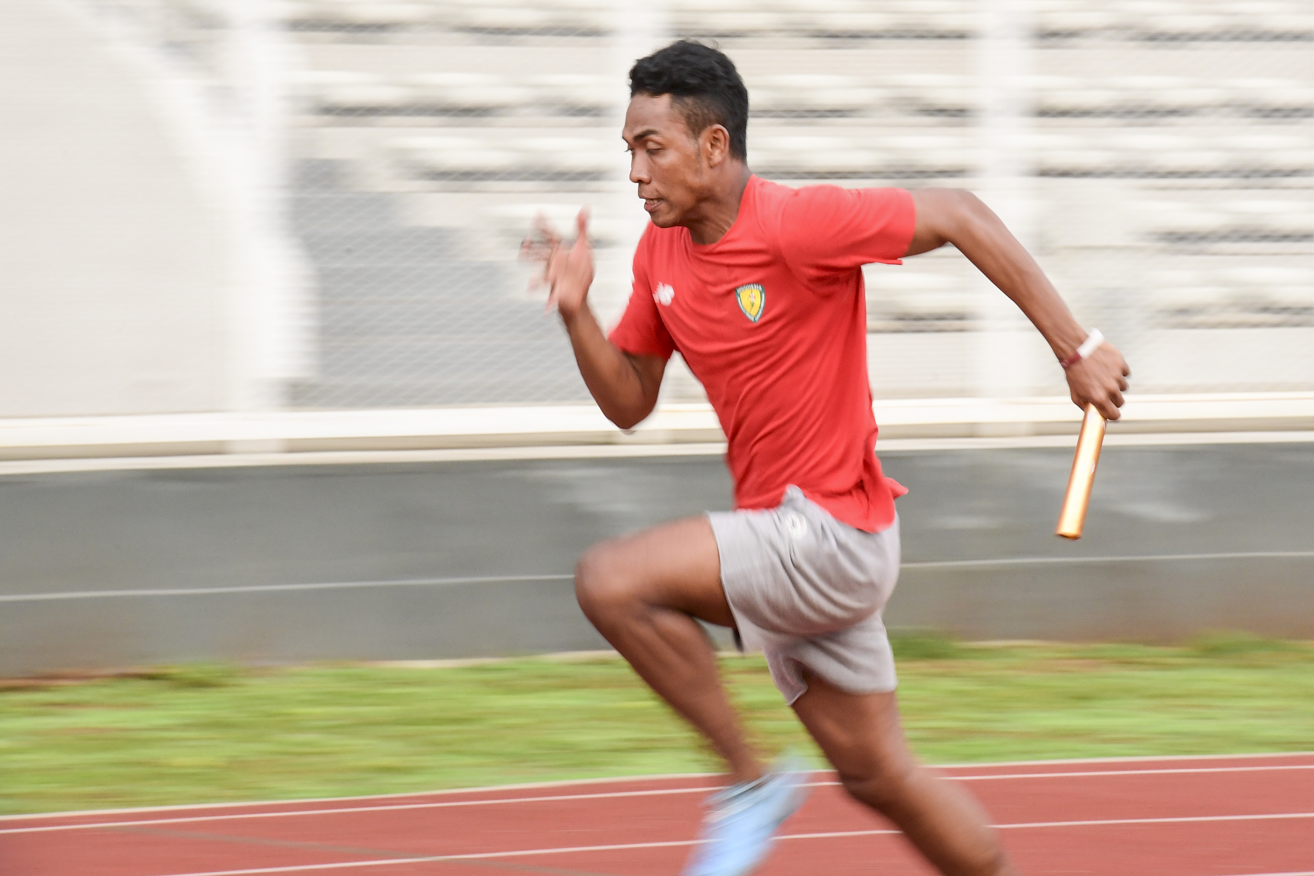 Sprinter Indonesia Lalu Muhammad Zohri berlatih di Stadion Madya, Gelora Bung Karno, Selasa (7/5).