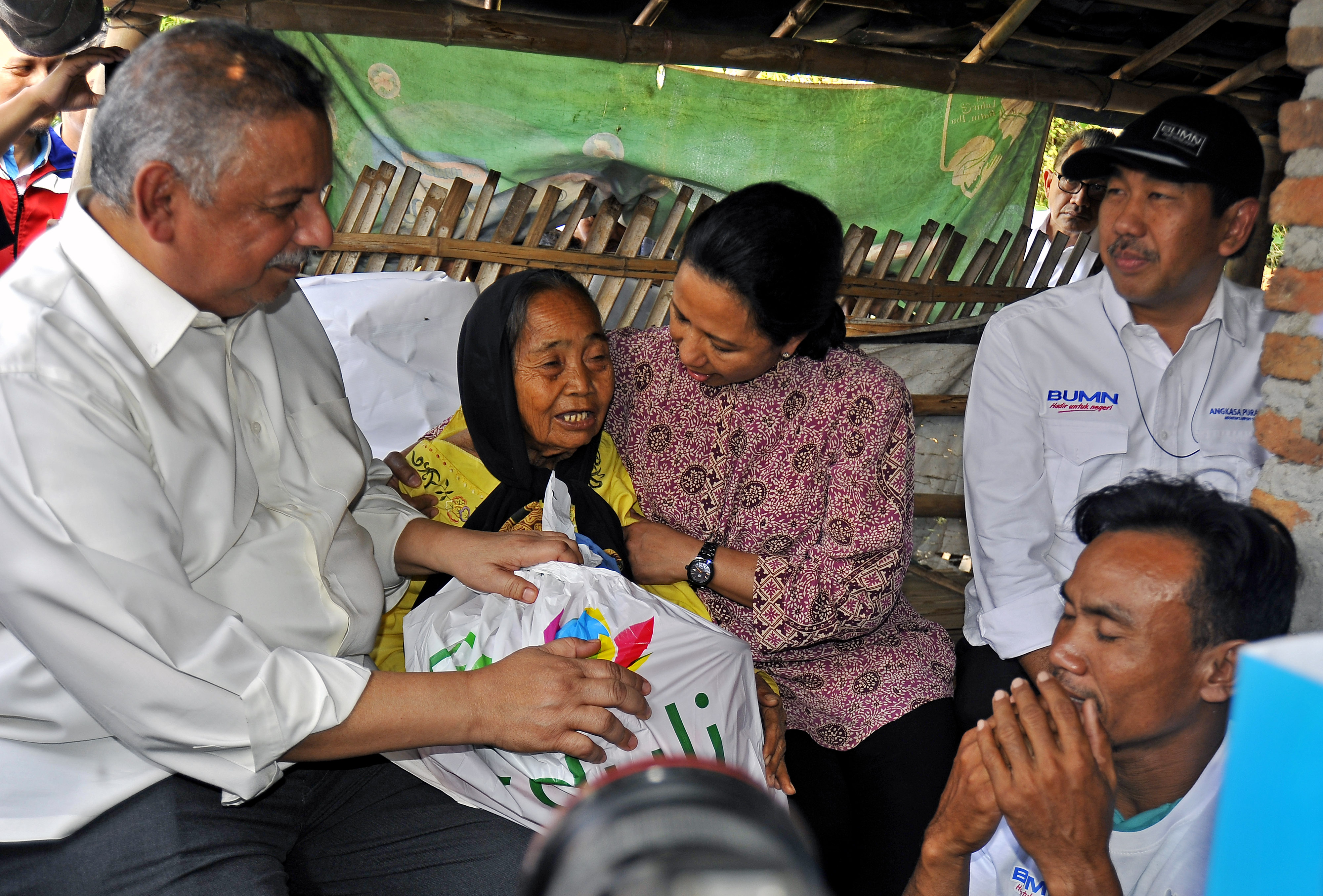 Dirut nonaktif PLN Sofyan Basyir (kiri) di Carenang, Serang, Banten, Jumat (13/7/2018).