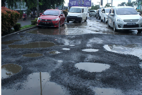 JALAN KALIMALANG BEKASI RUSAK