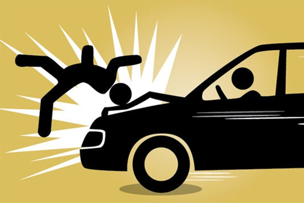 Mobil tabrak pejalan kaki