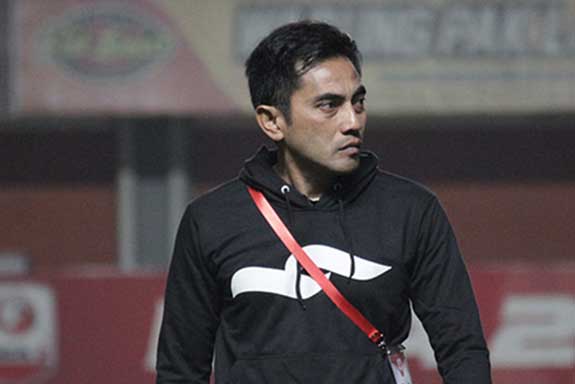  Pelatih PSS Seto Nurdiantoro 