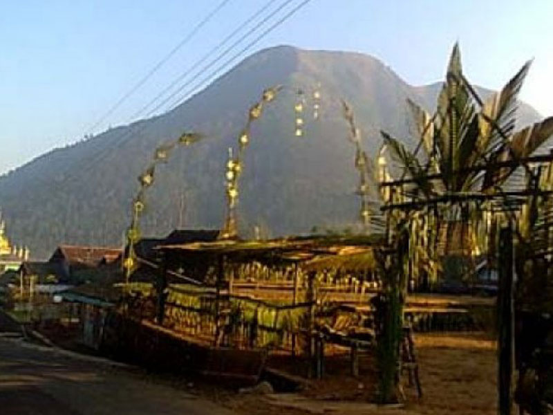 Gunung Andong di Dusun Mantran Wetan, Desa Girirejo, Kecamatan Ngablak, Kabupaten Magelang