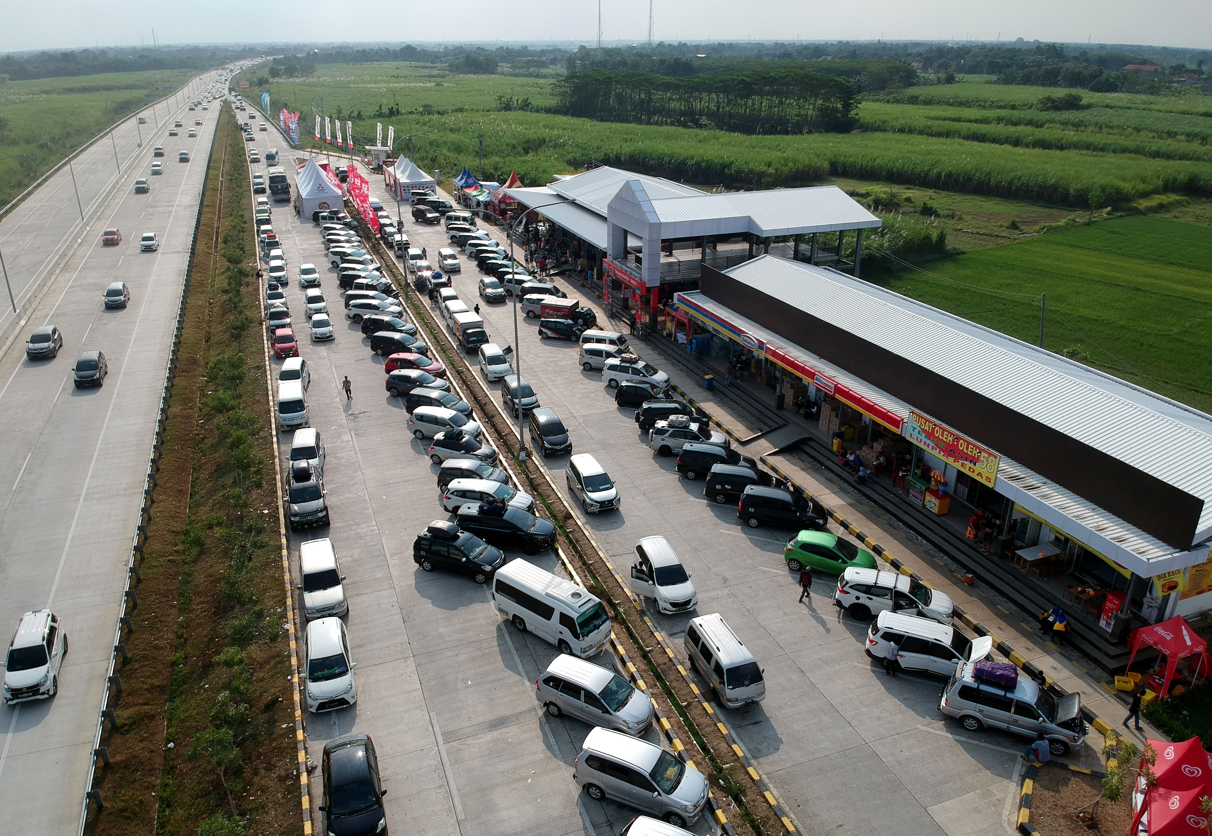 Rest Area di ruas tol Trans-Jawa