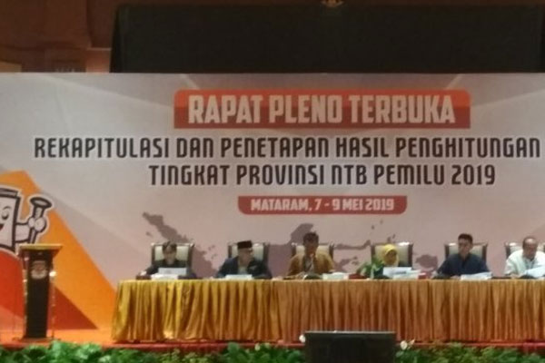 apat pleno terbuka rekapitulasi dan penetapan hasil penghitungan suara Pemilu 2019 tingkat Provinsi NTB 